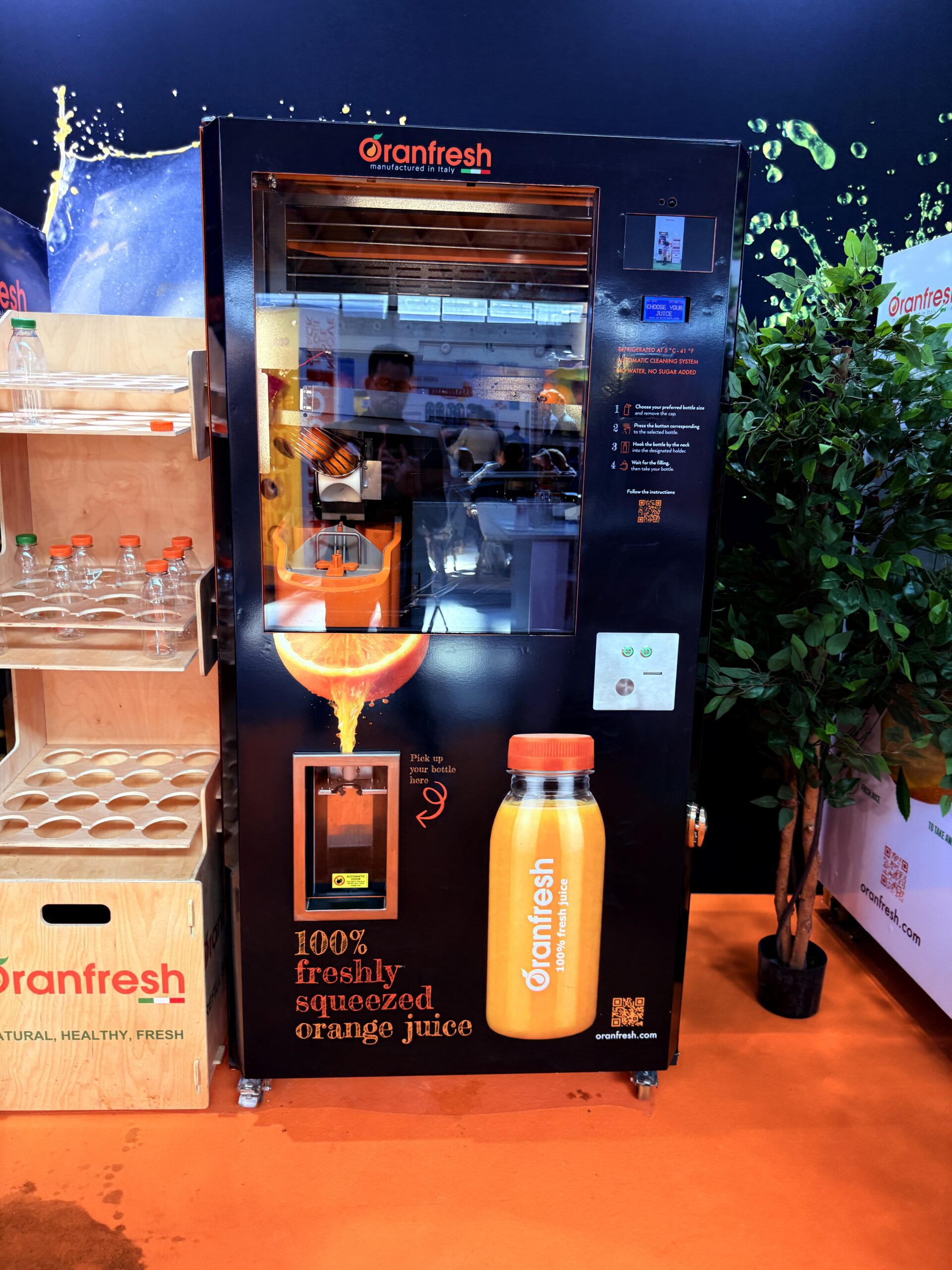 Fresh squeezed orange juice vending machine that makes a strong health-focused placement pitch